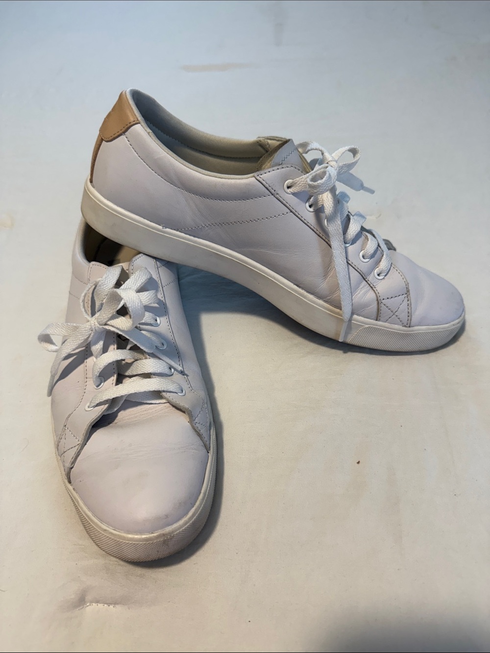 Under Armour White Low-Top Leather Sneakers with Tan Heel Accent Size 10